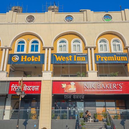 Hotel West Inn Premium Kharar Bagian luar foto