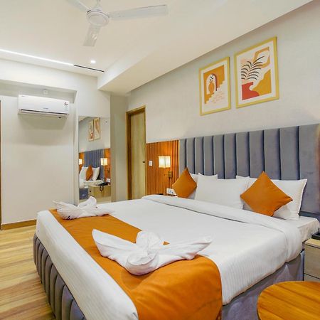Hotel West Inn Premium Kharar Bagian luar foto