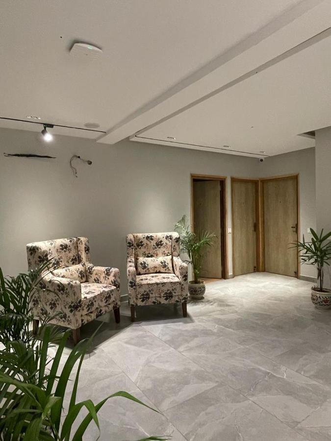 Hotel West Inn Premium Kharar Bagian luar foto
