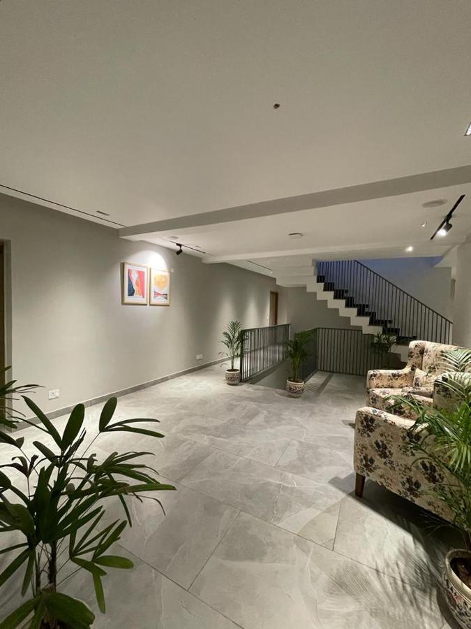 Hotel West Inn Premium Kharar Bagian luar foto