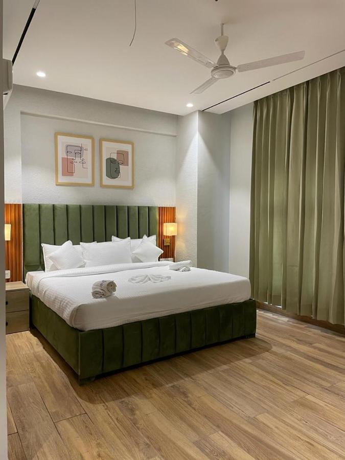 Hotel West Inn Premium Kharar Bagian luar foto