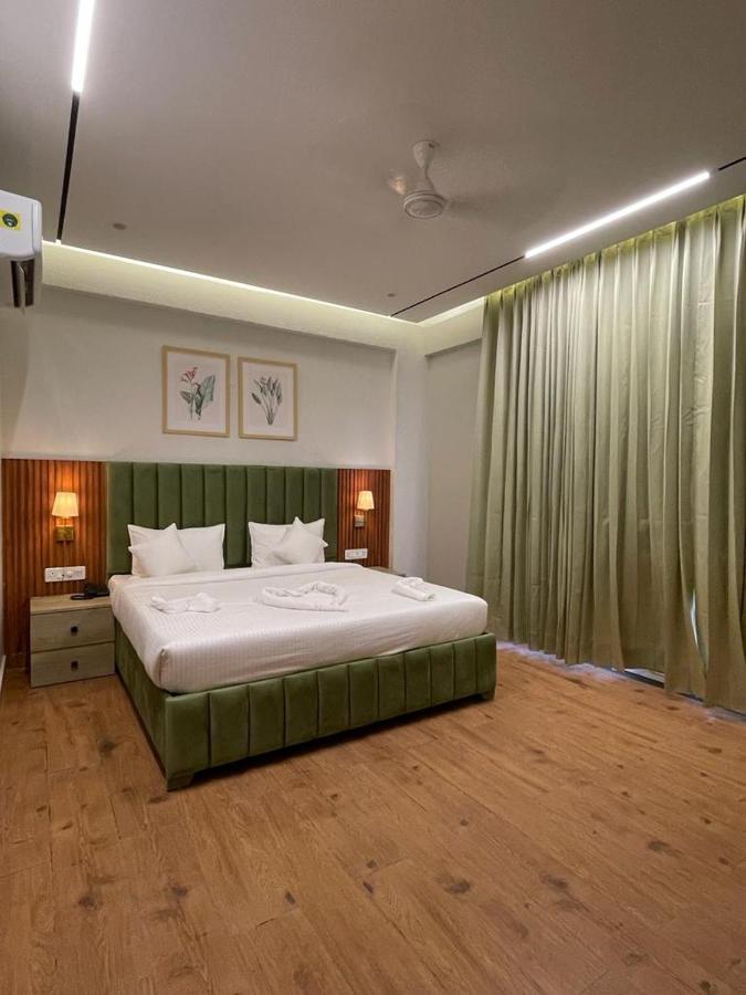 Hotel West Inn Premium Kharar Bagian luar foto