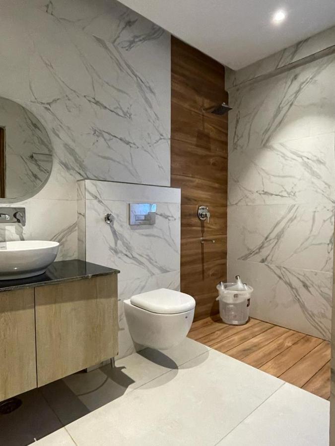Hotel West Inn Premium Kharar Bagian luar foto