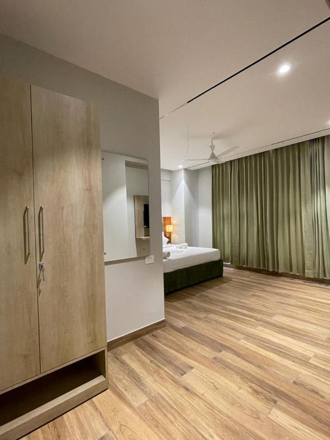 Hotel West Inn Premium Kharar Bagian luar foto
