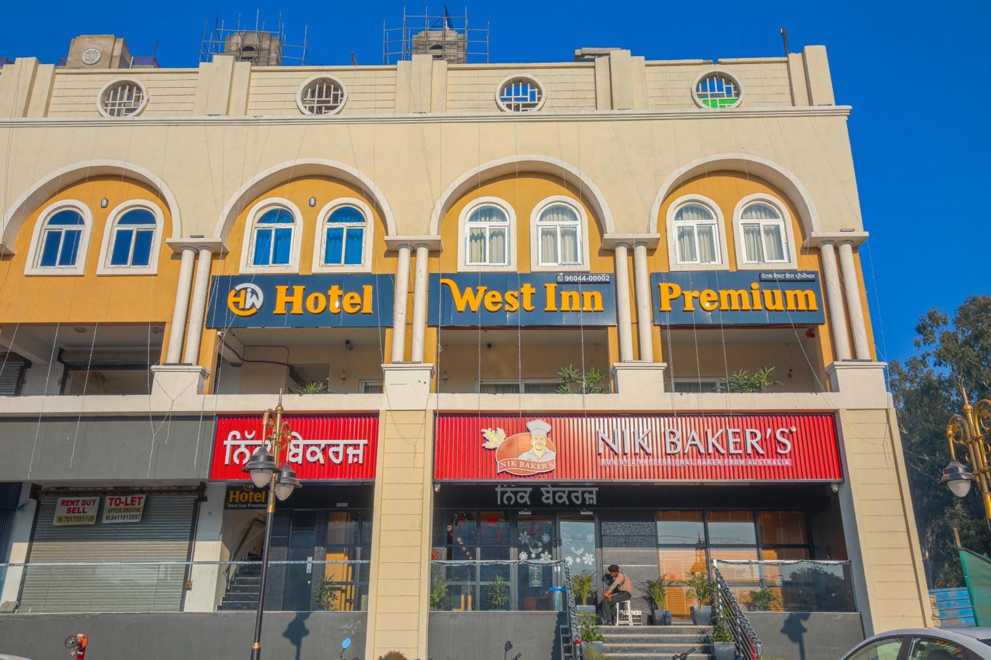 Hotel West Inn Premium Kharar Bagian luar foto