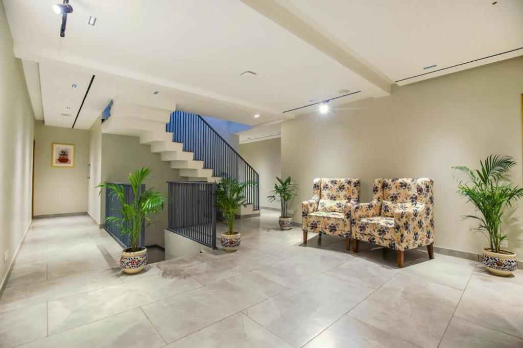 Hotel West Inn Premium Kharar Bagian luar foto