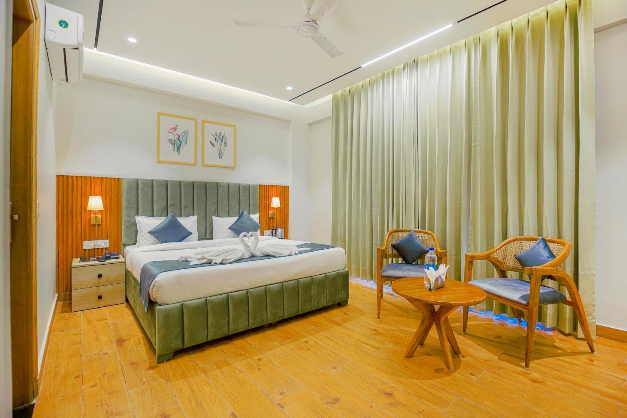 Hotel West Inn Premium Kharar Bagian luar foto