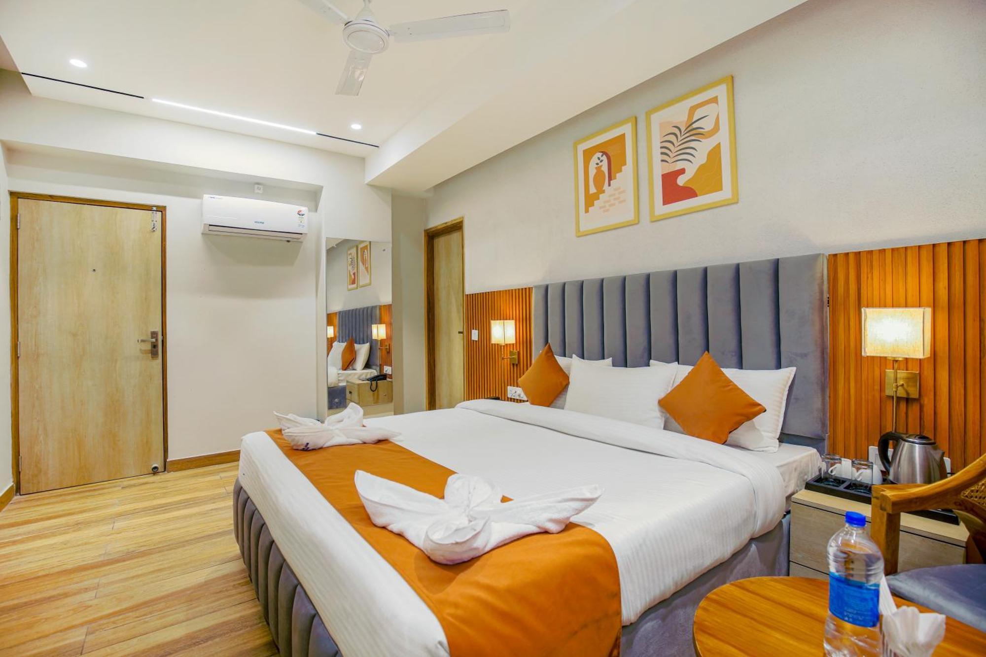Hotel West Inn Premium Kharar Bagian luar foto